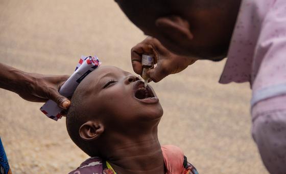 Afrique : campagne de vaccination contre la polio pour atteindre 21 millions d’enfants
